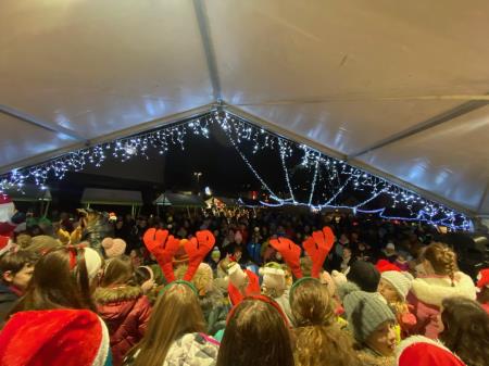 Praznični božično-novoletni bazar učencev OŠ Koroški jeklarji (6)